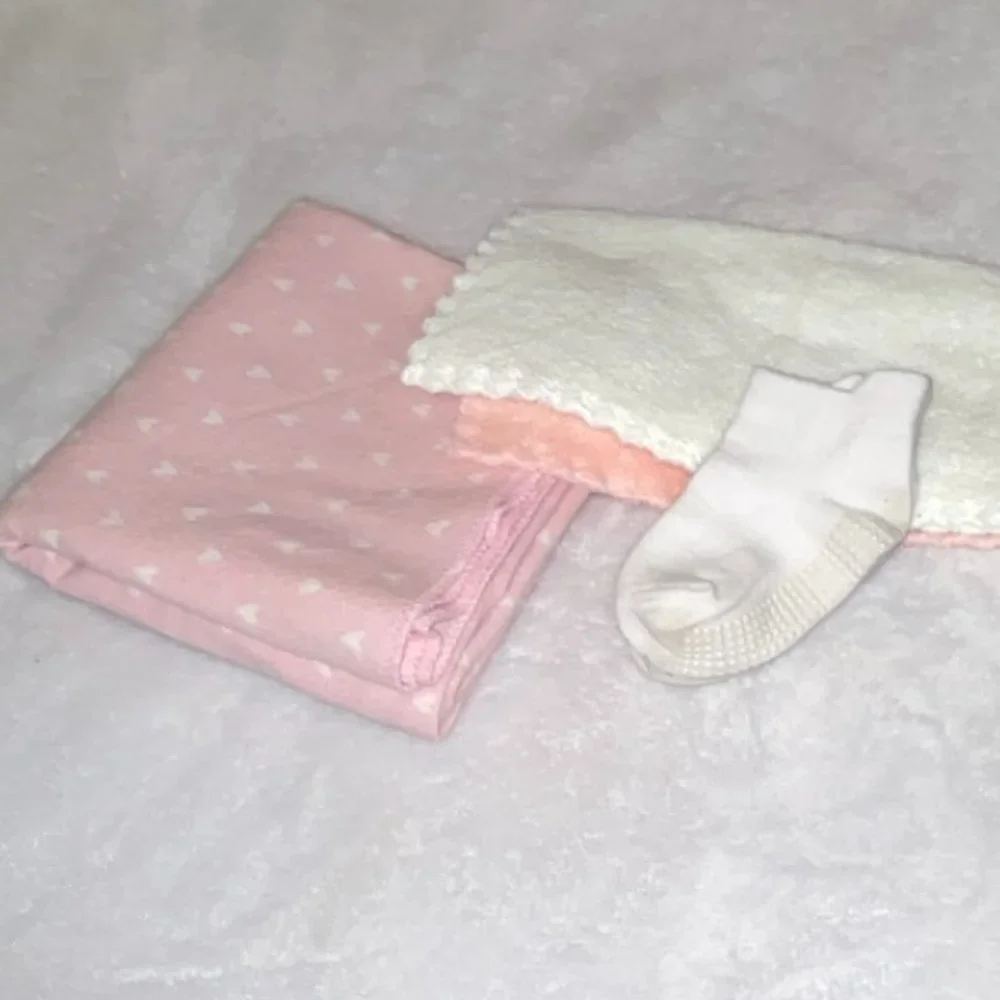 4 Piece Baby Set - Includes Swaddle 26x26 2 Softest Towels and White Socks! NWOT